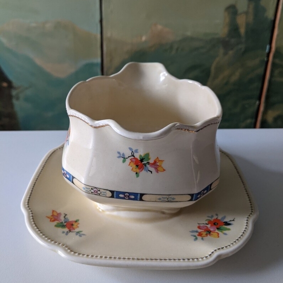 Vintage 1930s 1940s Wedgwood China Gravy Boat With Attached Under Plate - Picture 2 of 8